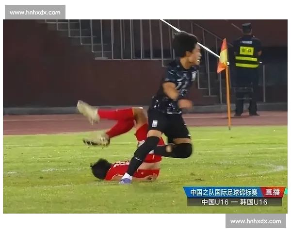 曼联死忠网红飞铲特维斯酿冲突！野兽 4 球回击梦剧场嘘声